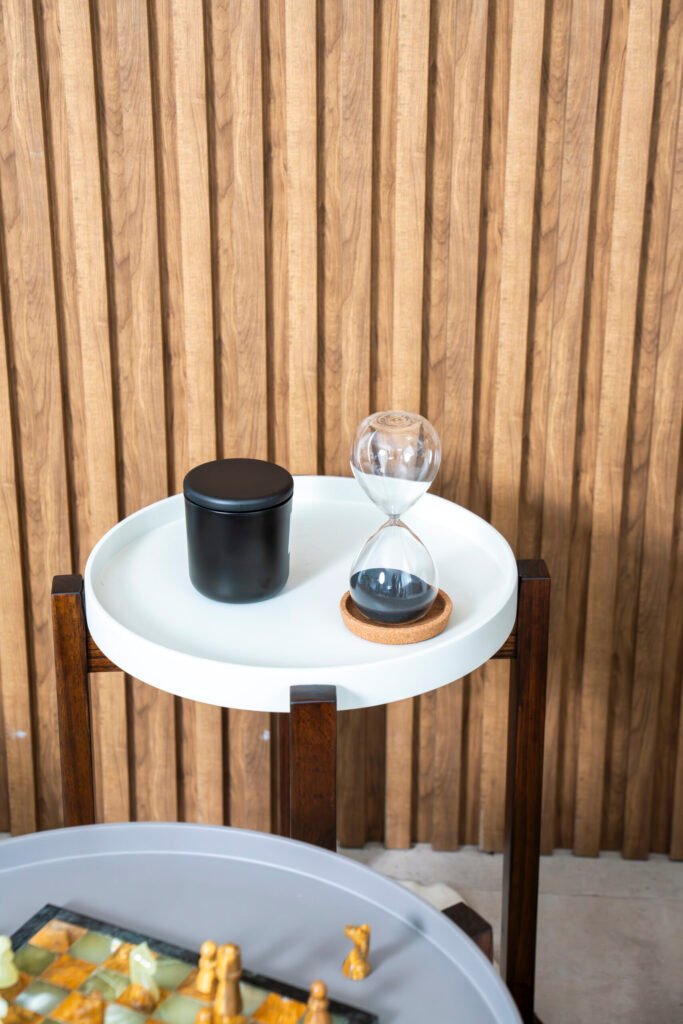 Reloj de Arena con Apoya Vasos de Cuero