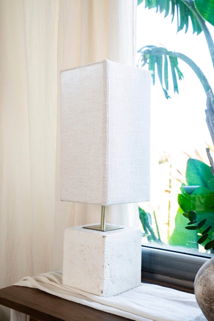 Lámpara de Mesa con Base de Piedra